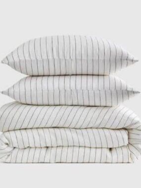 NWOT Quince K/CAL.K Pencil Stripe European Linen Duvet Cover Set. MSRP $224
